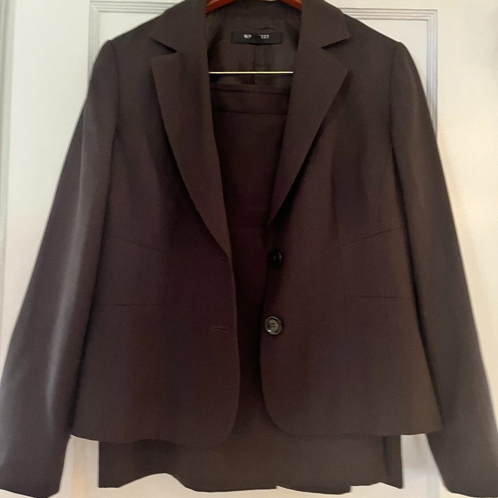 Women's suit with skirt